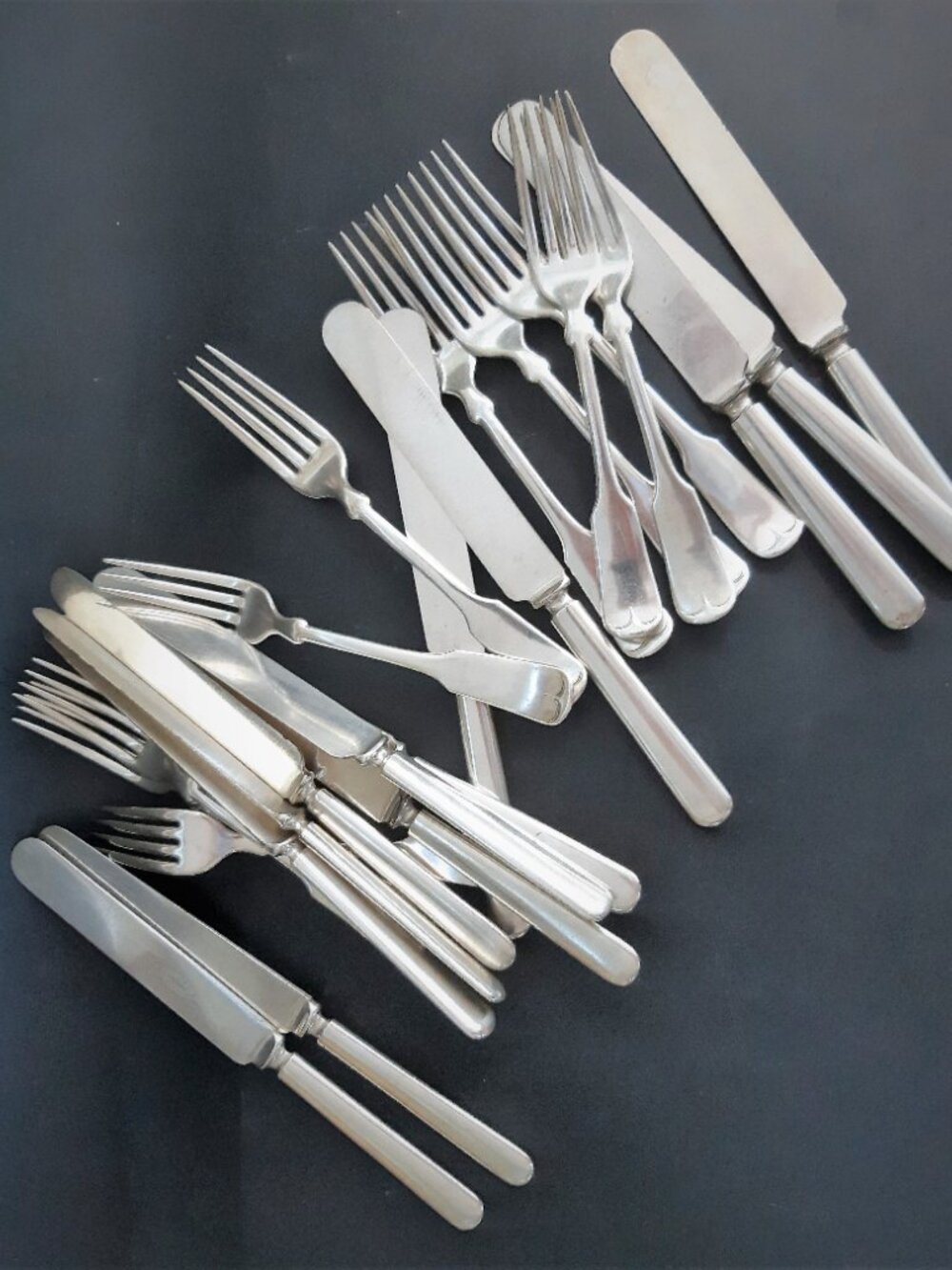 Antique Silverplated Fiddle & Thread Pattern 4 Dinner Forks & 4 Blunt Knives